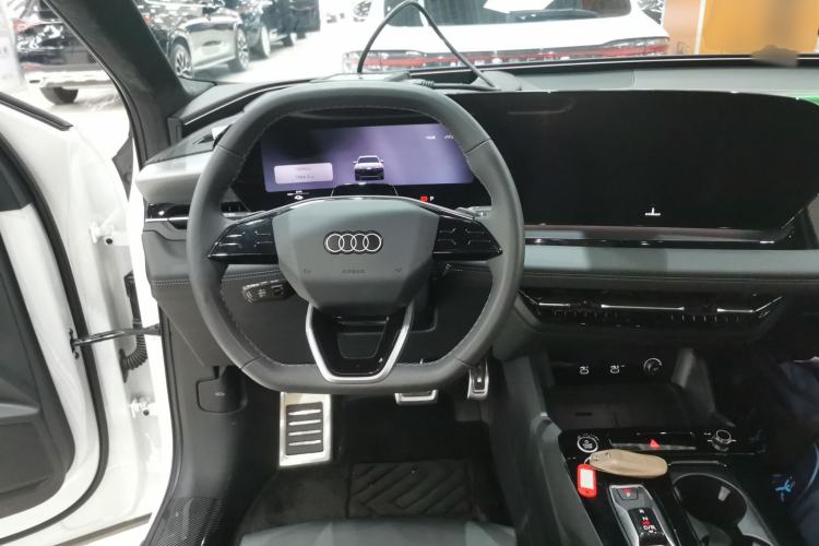 Used Audi Q6L e-tron 2026 First Launch Navigation Edition Steering Wheel
