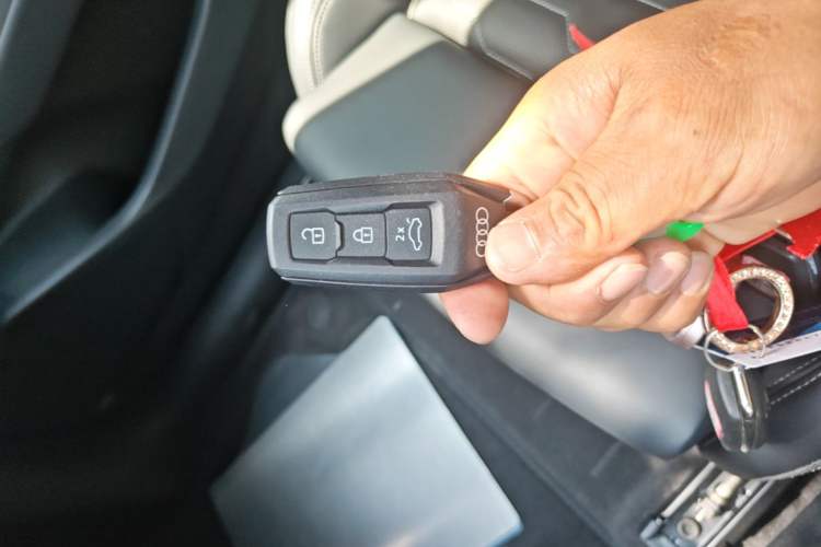 Used Audi Q6L e-tron 2026 First Launch Navigation Edition Vehicle Key