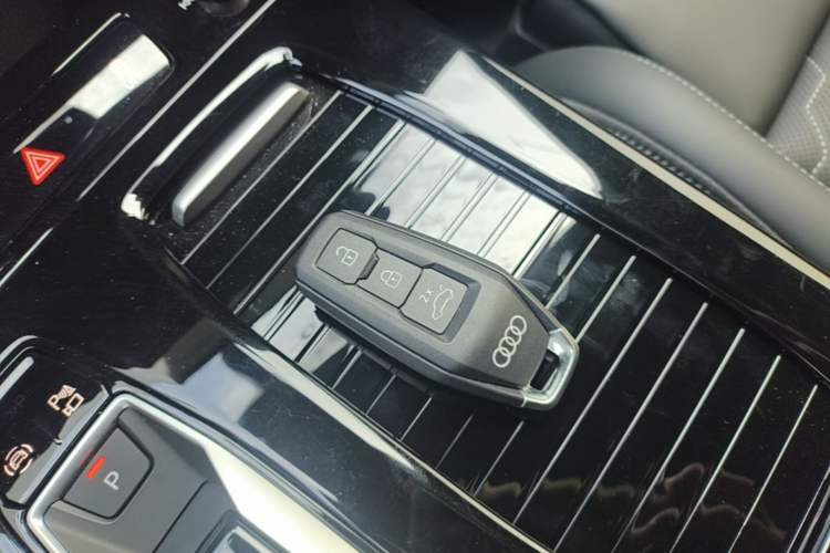 Used Audi Q6L Sportback e-tron 2026 Ultra-Long Range Edition Vehicle Key