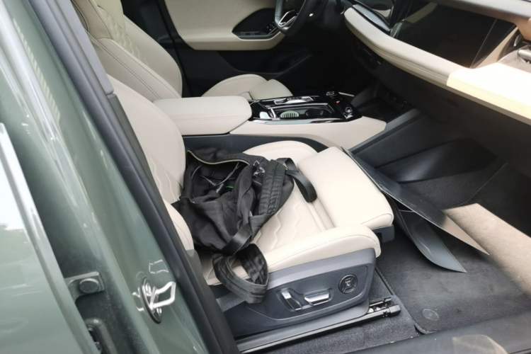 Used Audi Q6L Sportback e-tron 2026 First-Release Navigation Edition Right Front Seat