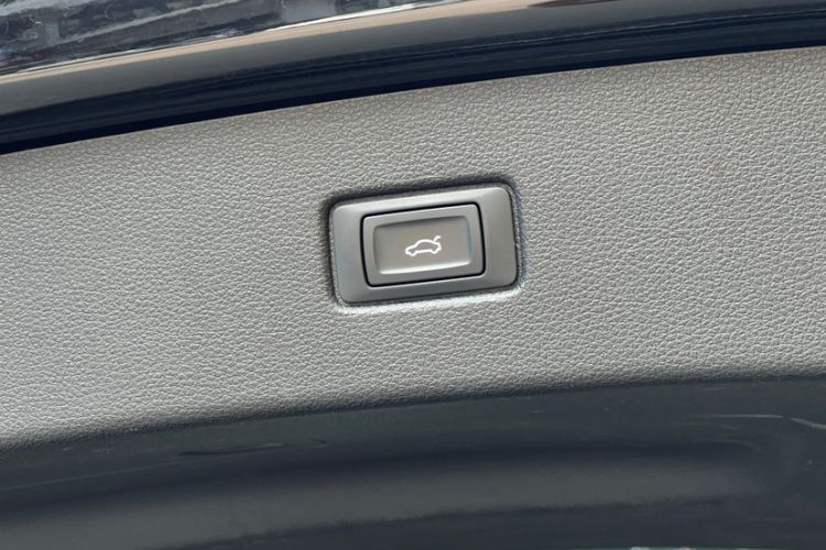 Used Audi Q7  Interior 1