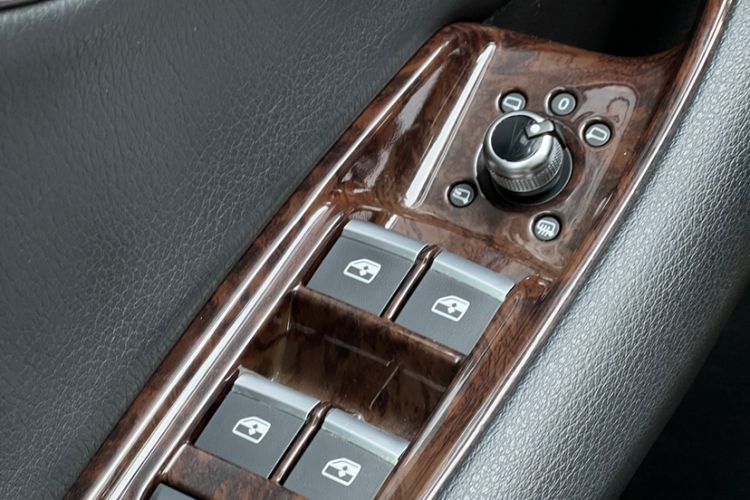 Used Audi Q7  Interior 9