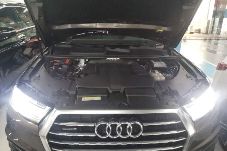 Used Audi Q7 2016 40 TFSI S line Sport Edition Engine Bay