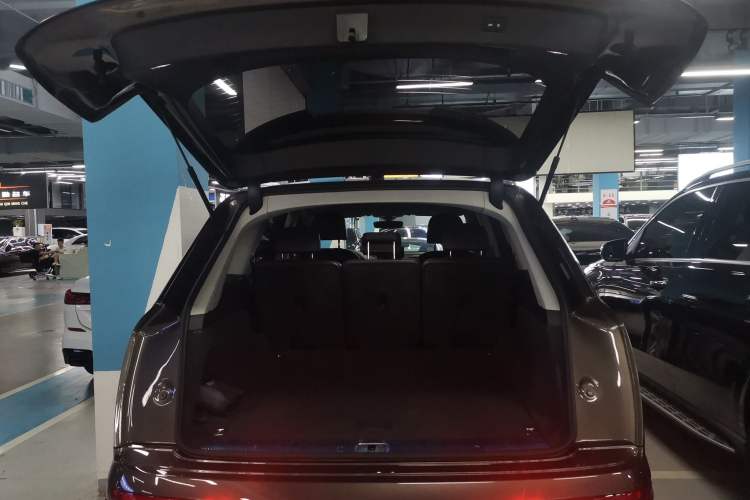 Used Audi Q7 2016 40 TFSI S line Sport Edition Trunk
