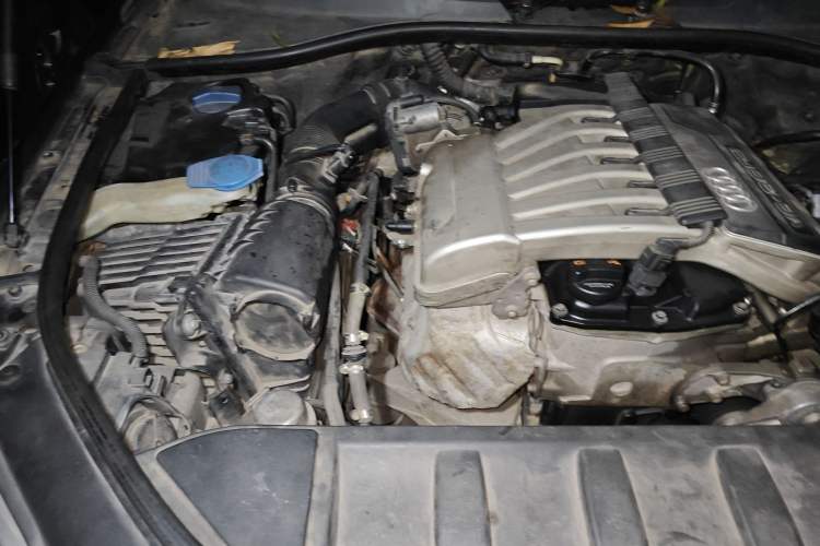 Used Audi Q7 2006 3.6 FSI quattro Base Model Engine Bay Right
