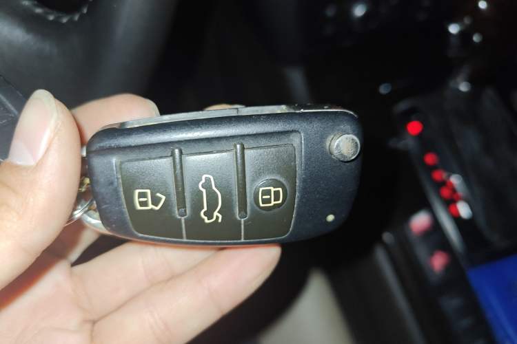 Used Audi Q7 2006 3.6 FSI quattro Base Model Vehicle Key