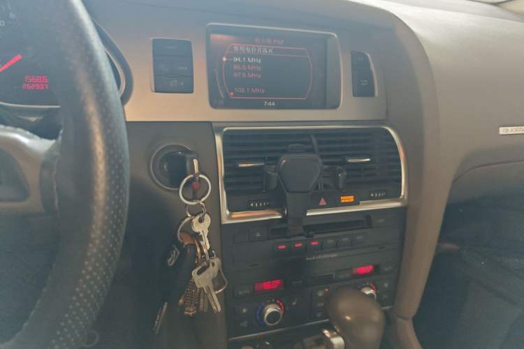 Used Audi Q7 2007 3.6 FSI quattro Technology Edition Audio And AC Panel