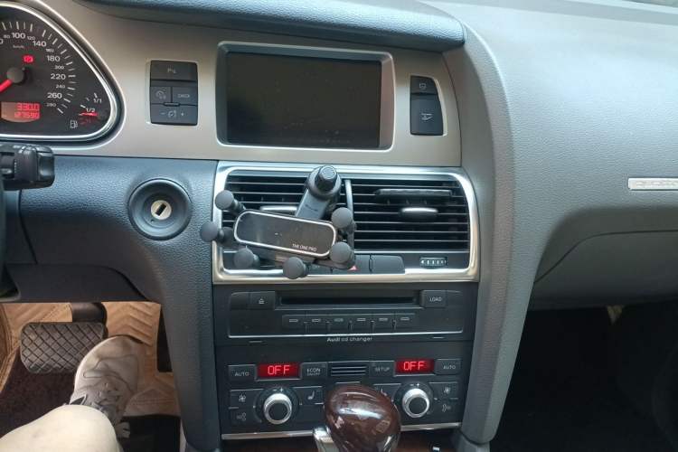 Used Audi Q7 2007 3.6 FSI quattro Comfort Model Audio And AC Panel