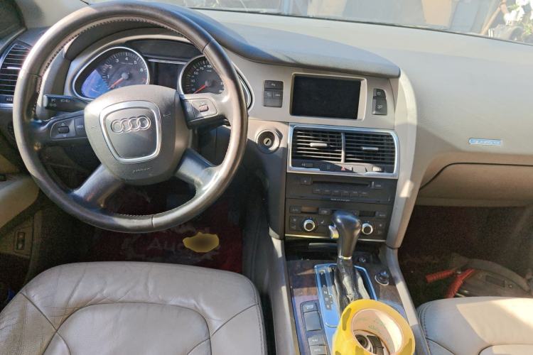 Used Audi Q7 2007 3.6 FSI quattro Technology Edition Center Console