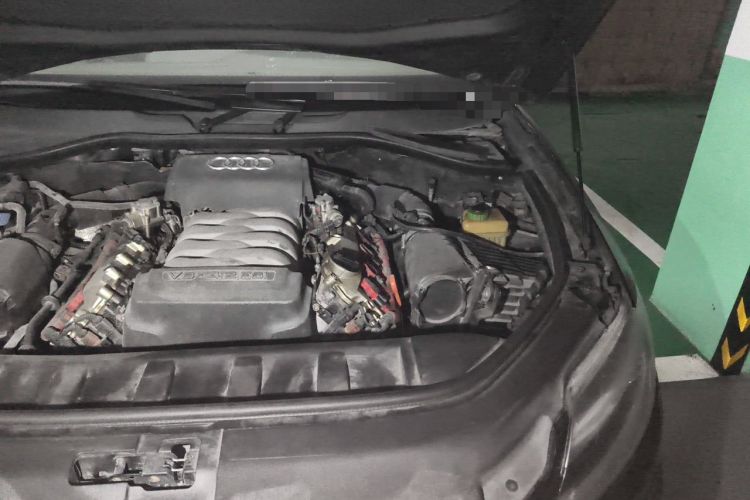 Used Audi Q7 2007 4.2 FSI quattro Luxury Model Engine Bay Left