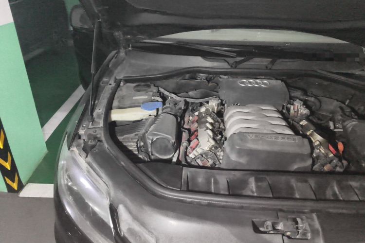 Used Audi Q7 2007 4.2 FSI quattro Luxury Model Engine Bay Right