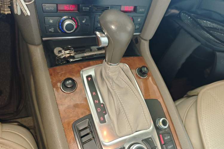 Used Audi Q7 2007 3.6 FSI quattro Technology Edition Gear Lever