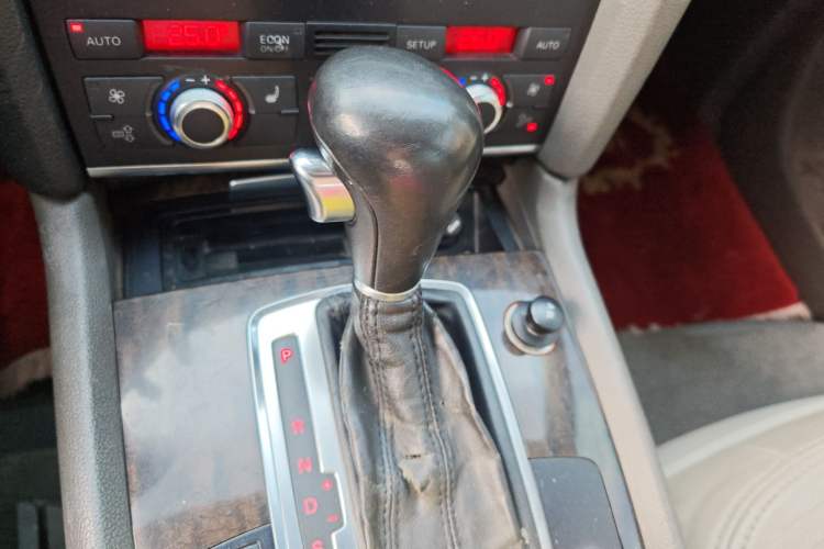 Used Audi Q7 2007 3.6 FSI quattro Technology Edition Gear Lever