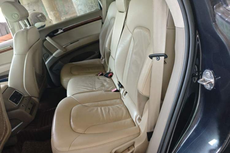 Used Audi Q7 2007 3.6 FSI quattro Technology Edition Left Rear Seat