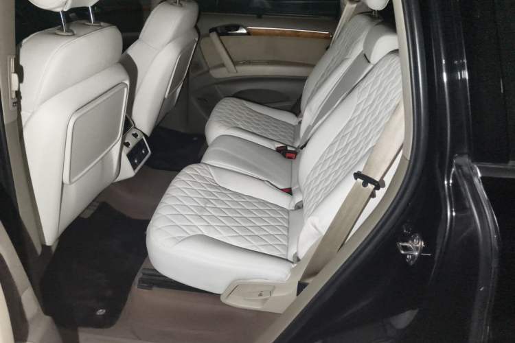 Used Audi Q7 2007 4.2 FSI quattro Luxury Model Left Rear Seat