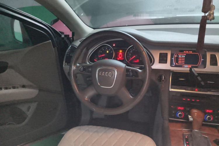 Used Audi Q7 2007 4.2 FSI quattro Luxury Model Steering Wheel