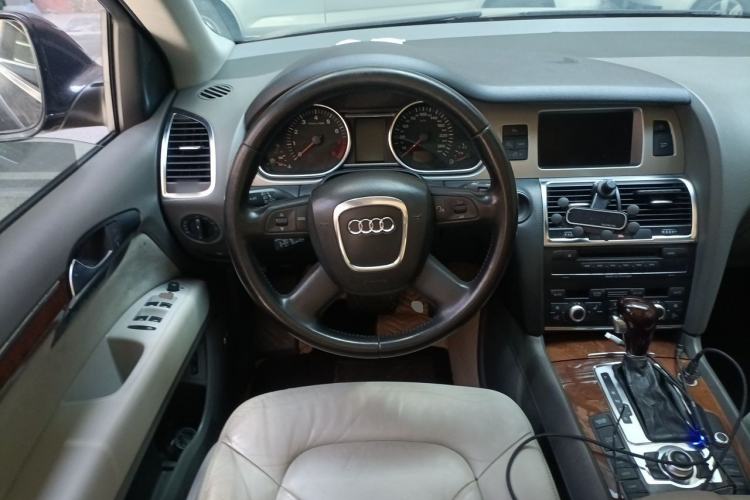 Used Audi Q7 2007 3.6 FSI quattro Comfort Model Steering Wheel