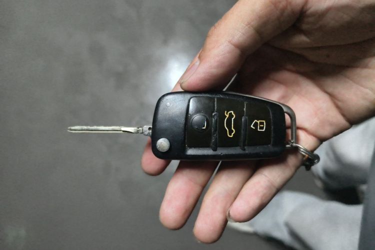 Used Audi Q7 2007 4.2 FSI quattro Luxury Model Vehicle Key