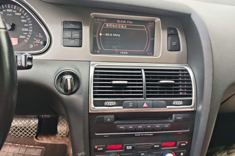 Used Audi Q7 2007 3.6 FSI quattro Technology Edition Audio And AC Panel