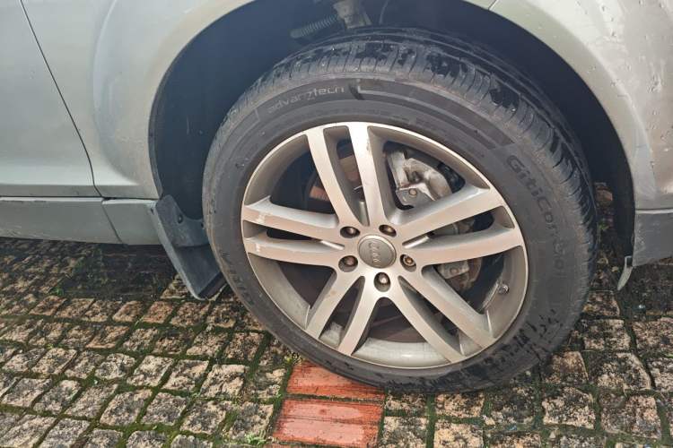 Used Audi Q7 2007 3.6 FSI quattro Technology Edition Right Front Wheel Hub