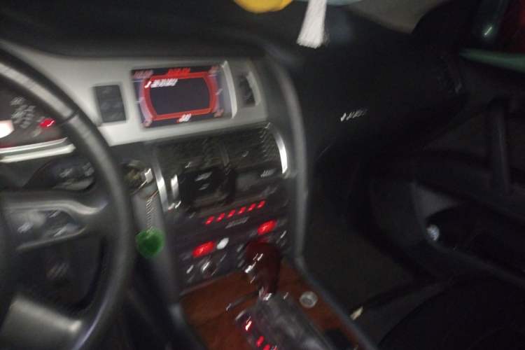 Used Audi Q7  Audio And AC Panel