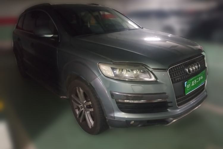 Used Audi Q7  Front Right 45 Deg