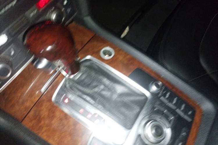 Used Audi Q7  Gear Lever