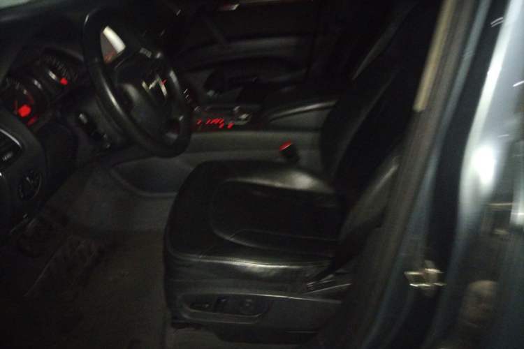 Used Audi Q7  Left Front Seat