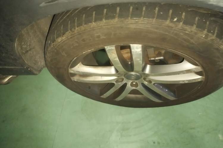 Used Audi Q7  Right Front Wheel Hub