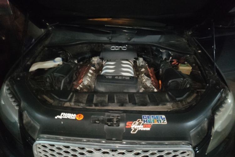 Used Audi Q7  Engine Bay