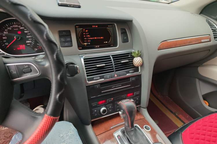 Used Audi Q7 2010 3.6 FSI quattro base version Audio And AC Panel