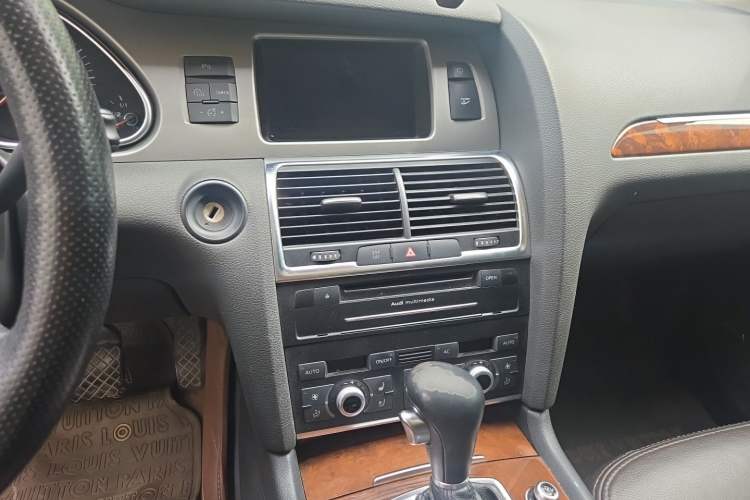 Used Audi Q7 2010 3.6 FSI quattro Comfort Edition Audio And AC Panel
