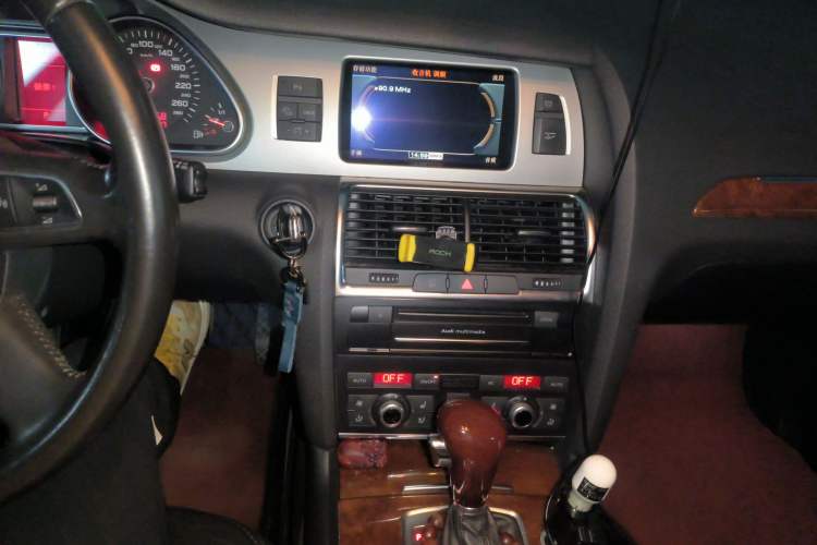 Used Audi Q7 2010 3.6 FSI Technology Sport Collector's Edition Audio And AC Panel