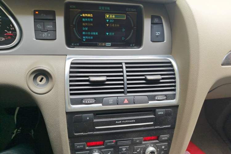 Used Audi Q7 2010 3.6 FSI Technology Off-Road Collector's Edition Audio And AC Panel