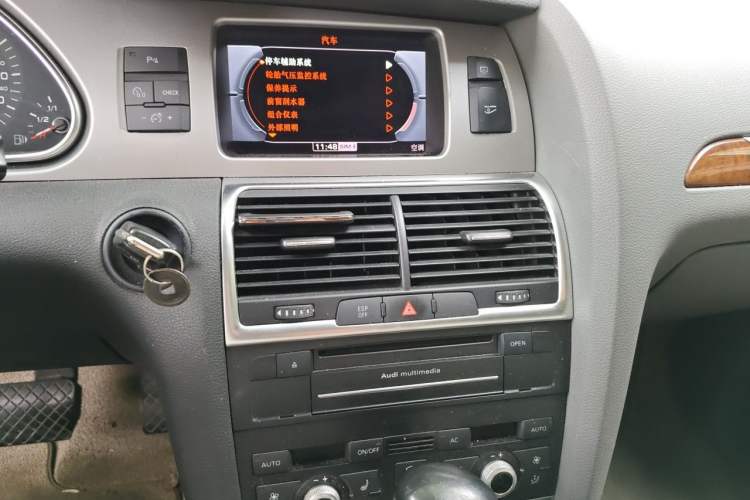 Used Audi Q7 2010 3.6 FSI quattro Technology model Audio And AC Panel