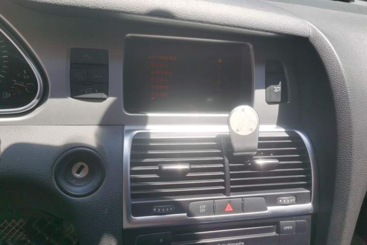 Used Audi Q7 2010 3.6 FSI Technology Off-Road Collector's Edition Audio And AC Panel