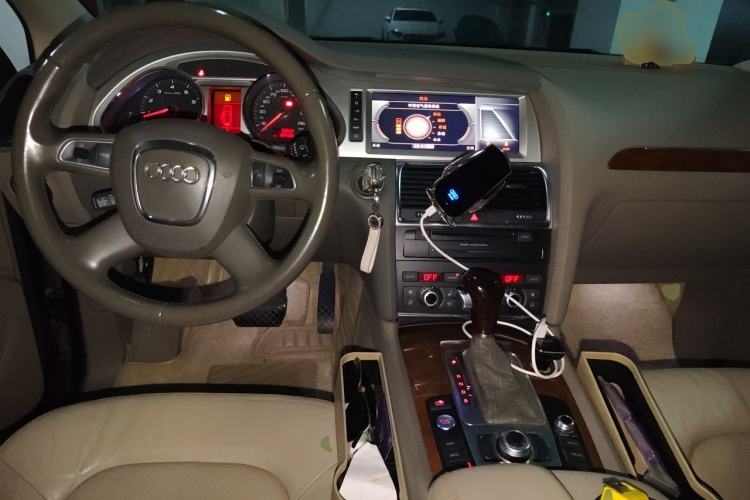 Used Audi Q7 2010 3.6 FSI quattro Comfort Edition Center Console