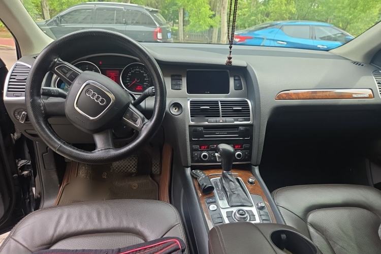 Used Audi Q7 2010 3.6 FSI quattro Comfort Edition Center Console