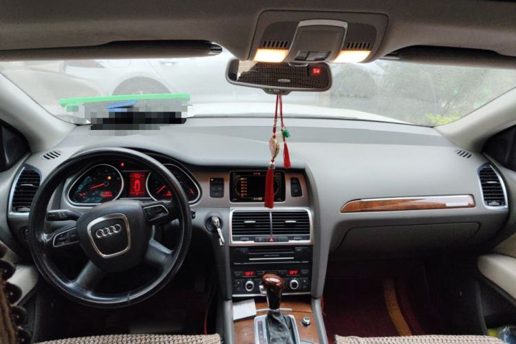 Used Audi Q7 2010 3.6 FSI quattro Luxury Model Center Console