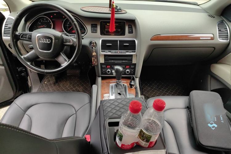 Used Audi Q7 2010 3.6 FSI quattro base version Center Console