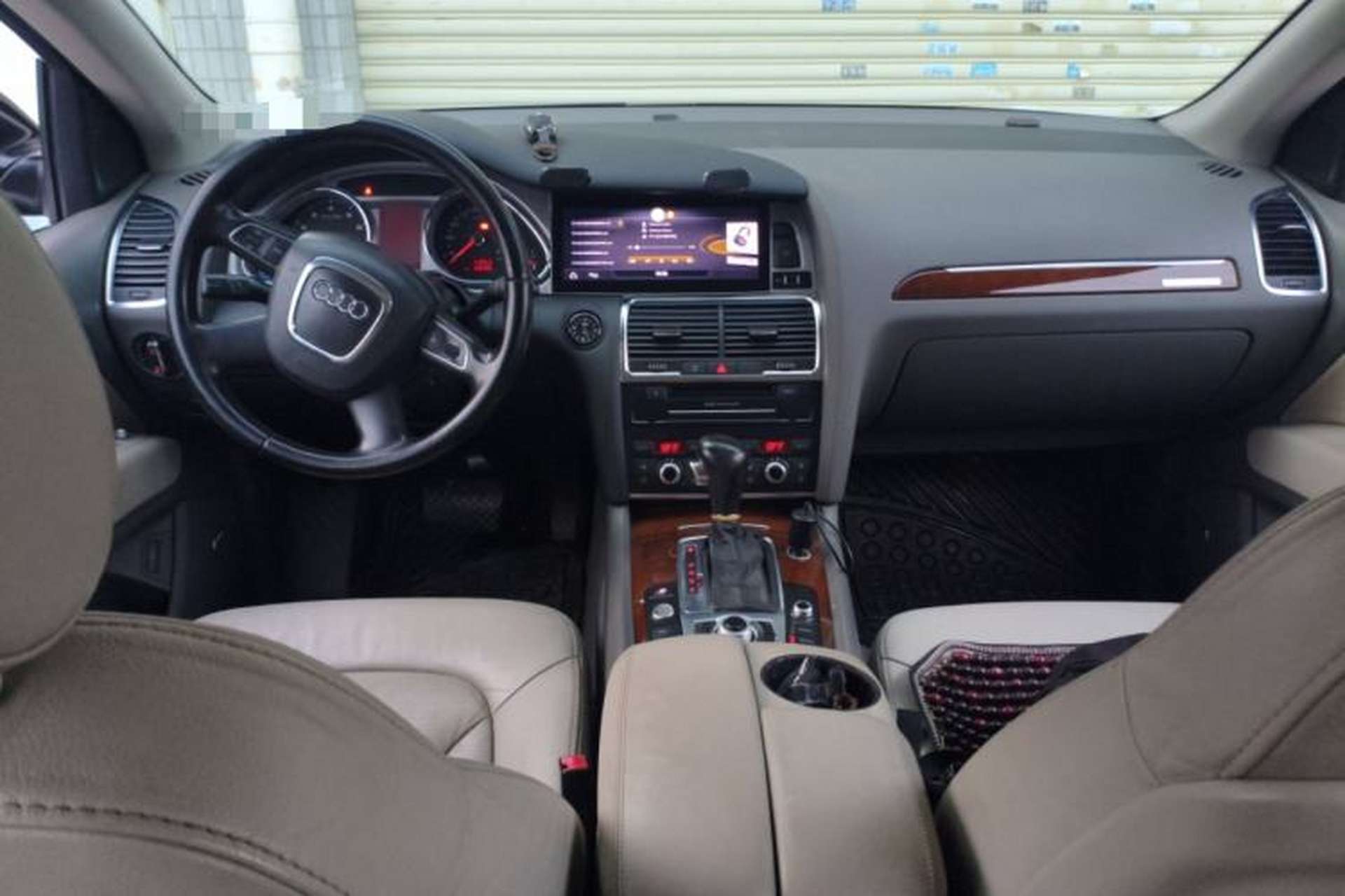 Used Audi Q7 2010 3.6 FSI quattro base version Center Console