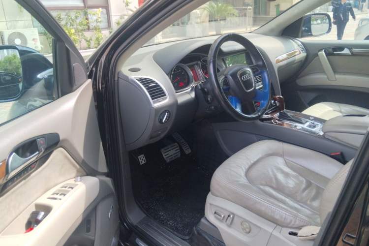 Used Audi Q7 2010 3.6 FSI Comfort Off-road Collector's Edition Driver Seat
