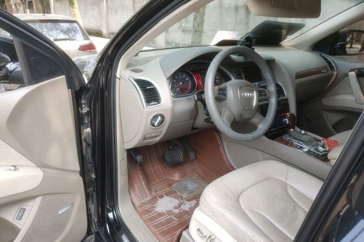 Used Audi Q7 2010 3.6 FSI quattro Technology model Driver Seat
