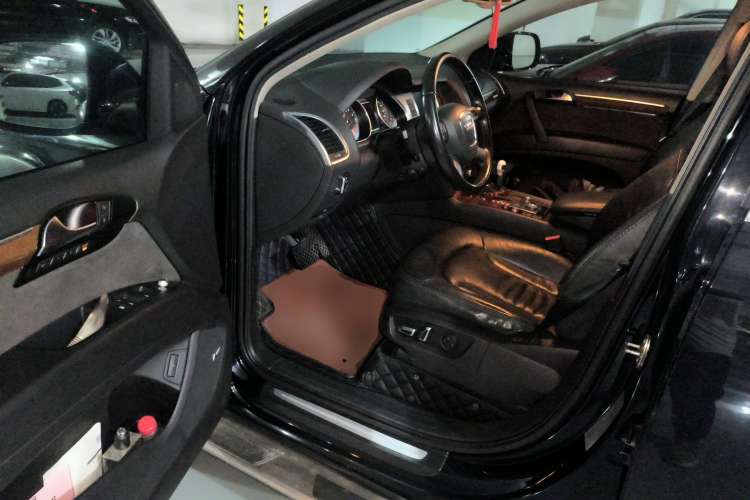 Used Audi Q7 2010 3.6 FSI Technology Sport Collector's Edition Driver Seat
