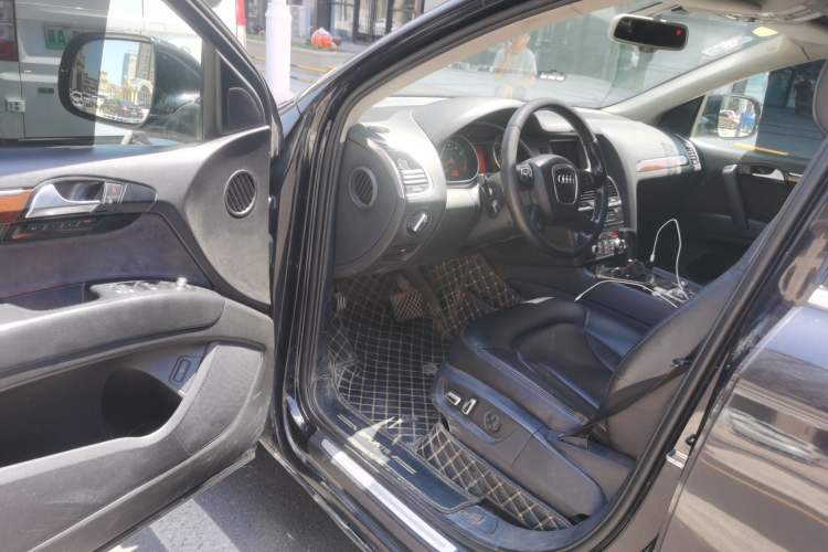 Used Audi Q7 2010 3.6 FSI Technology Off-Road Collector's Edition Driver Seat