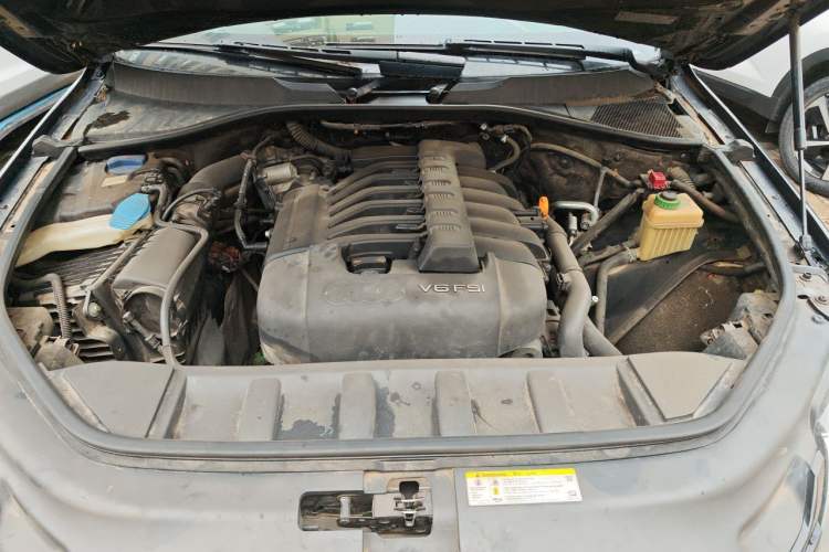 Used Audi Q7 2010 3.6 FSI quattro base version Engine Bay
