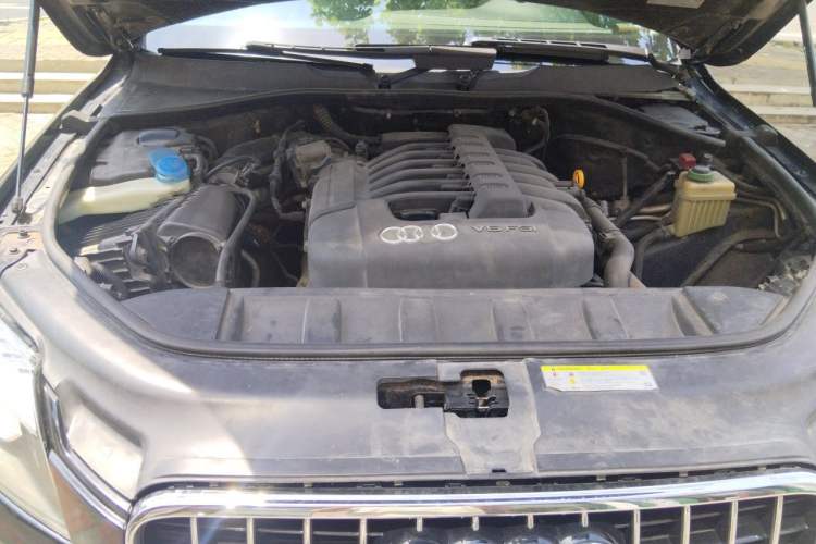 Used Audi Q7 2010 3.6 FSI Comfort Off-road Collector's Edition Engine Bay
