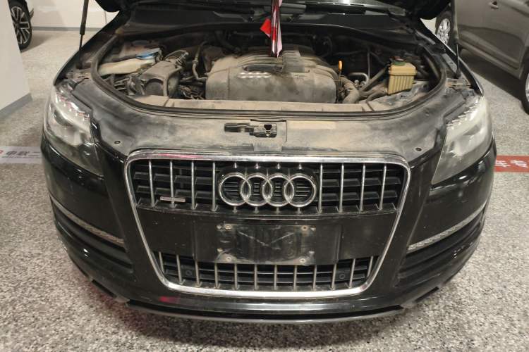 Used Audi Q7 2010 3.6 FSI quattro base version Engine Bay