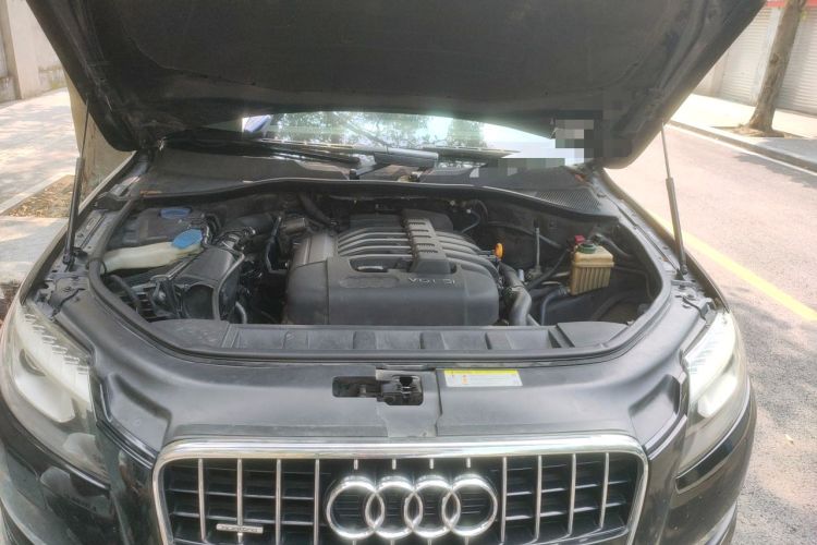 Used Audi Q7 2010 3.6 FSI quattro Technology model Engine Bay