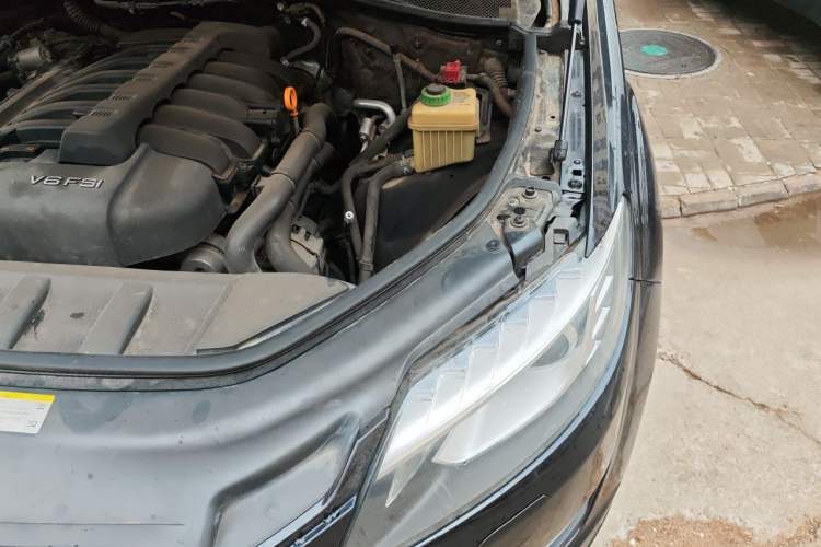 Used Audi Q7 2010 3.6 FSI quattro base version Engine Bay Left